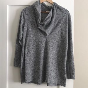 Long sweatshirt with hood